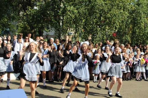 Старт в новый учебный год: в заинской школе № 4 прозвенел первый звонок