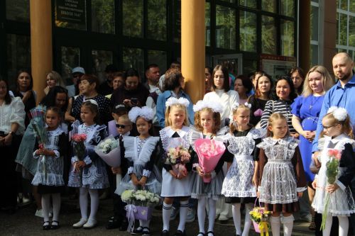 Старт в новый учебный год: в заинской школе № 4 прозвенел первый звонок