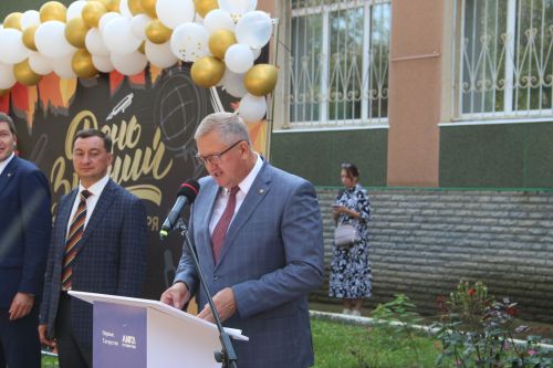 Старт в новый учебный год: в заинской школе № 4 прозвенел первый звонок