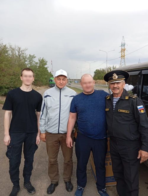 Из Заинска доставили военнослужащим отремонтированный УАЗ и гуманитарный груз