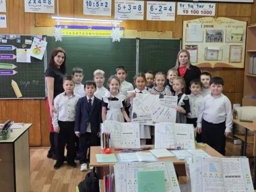 Учащиеся Заинской школы № 5 поздравили журналистов с Днем российской печати