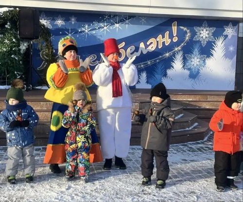 «Ярмарка зимы» в Заинске: педагоги ДК «Энергетик» устроили сказочный праздник