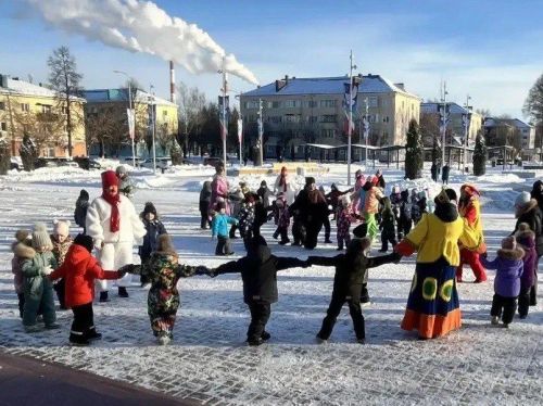 «Ярмарка зимы» в Заинске: педагоги ДК «Энергетик» устроили сказочный праздник