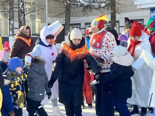 «Ярмарка зимы» в Заинске: педагоги ДК «Энергетик» устроили сказочный праздник