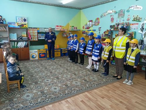 ЮИДовцы села Савалеево Заинского района провели занятие по ПДД в детском саду