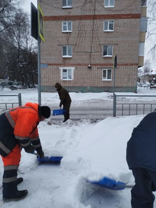 В Заинске продолжается уборка снега: коммунальные службы работают в усиленном режиме