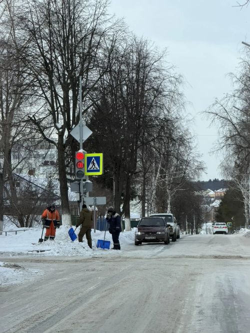В Заинске продолжается уборка снега: коммунальные службы работают в усиленном режиме