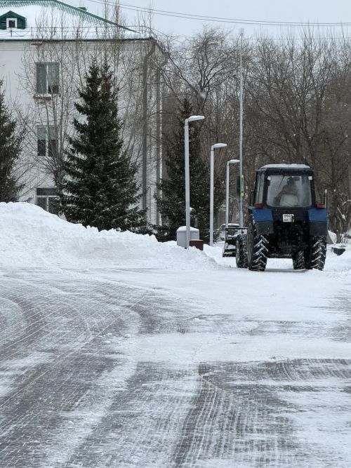 В Заинске продолжается уборка снега: коммунальные службы работают в усиленном режиме