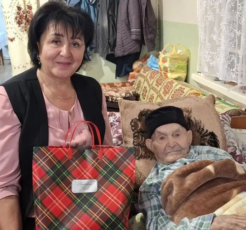 Зәй районында 100 яшьлек бабай Өлкәннәр көне уңаеннан бүләк алды