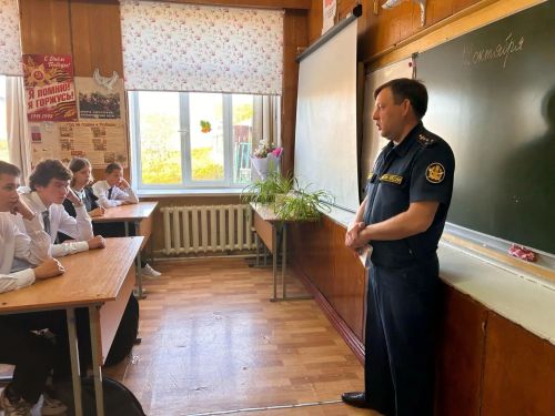 Инспектор УФСИН Бахтевалиев встретился со школьниками Заинска