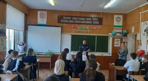 Инспектор УФСИН Бахтевалиев встретился со школьниками Заинска