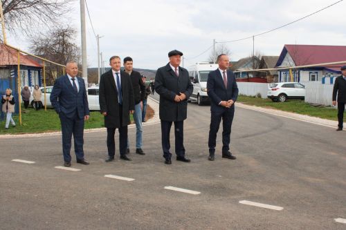 В Заинском районе открыли сразу несколько дорог после капремонта