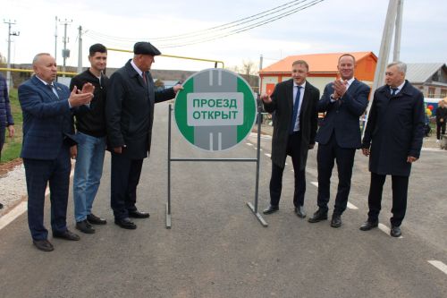 В Заинском районе открыли сразу несколько дорог после капремонта