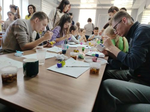 «Яхшылык бүләк ит» волонтерлары «Радость» үзәгендә булдылар