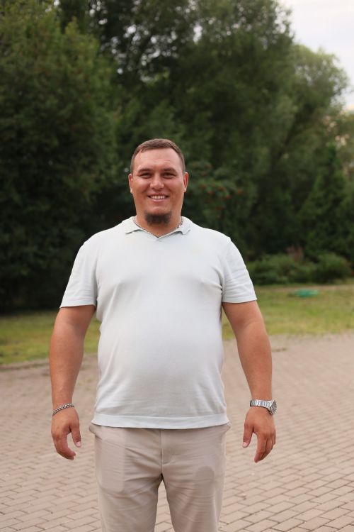 Зәйдә дөньякүләм танылган көрәшче спорт мәктәбен җитәкли