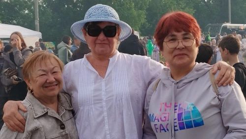 Иске Зәйдә волонтерлар маскировка челтәрләре үрә һәм тормыштан ямь табып яши
