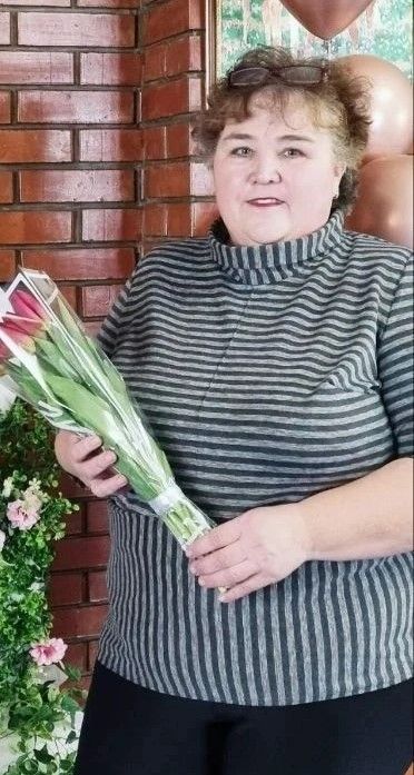 Әхмәт почтальоны Ризеда Барсукова, яңалык таратып, сөендерә халыкны