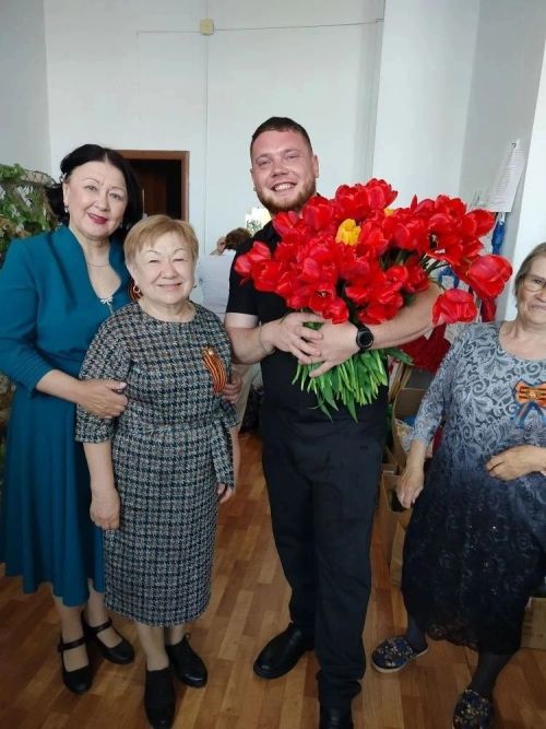 Иске Зәйдә волонтерлар маскировка челтәрләре үрә һәм тормыштан ямь табып яши