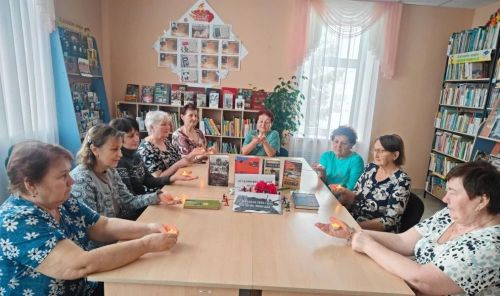 Свеча памяти в честь победы под Сталинградом прошла в библиотеке