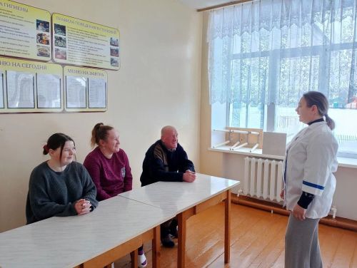 Фельдшер Бухарайского ФАП из Заинского района дала пенсионерам советы по защите от болезней