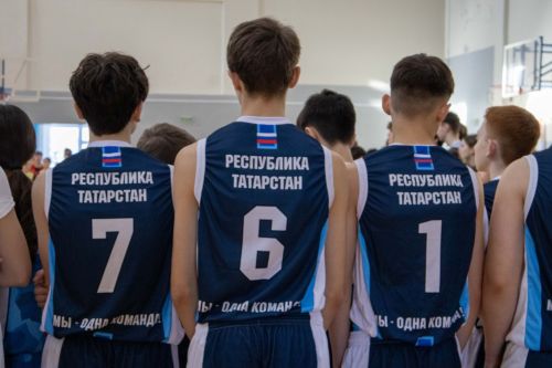 В Заинске стартовал региональный финал соревнований школьников по баскетболу «КЭС-БАСКЕТ»