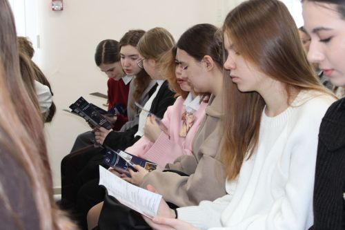 «Ангелы в белых халатах»: Заинская ЦРБ открыла двери для будущих медицинских работников