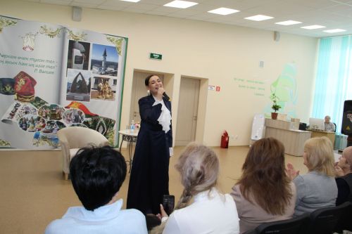 В библиотеке Заинска прошла творческая встреча с певицей и медиком Ильзирой Ибрагимовой