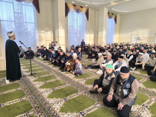 «Дух веры объединяет»: мусульмане Заинска масштабно отмечают Ураза-байрам