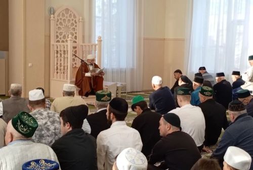 «Дух веры объединяет»: мусульмане Заинска масштабно отмечают Ураза-байрам