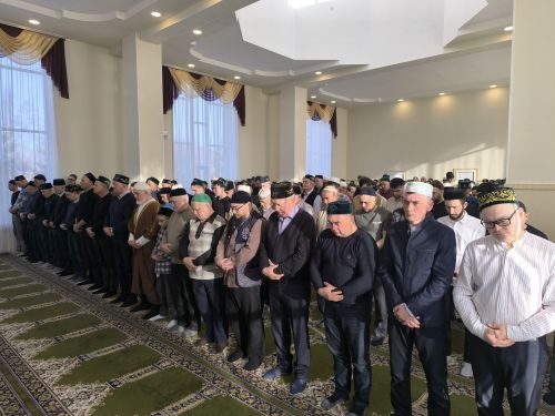 «Дух веры объединяет»: мусульмане Заинска масштабно отмечают Ураза-байрам