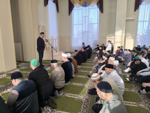 «Дух веры объединяет»: мусульмане Заинска масштабно отмечают Ураза-байрам
