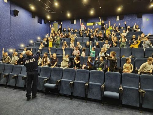 Кино и ПДД в Заинске: детям напомнили правила дорожного движения перед сеансом
