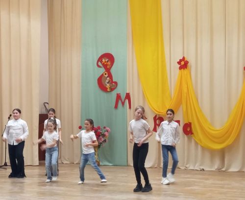Праздничная программа «Именем 8 марта!» прошла в ГДК Мирный 4 марта
