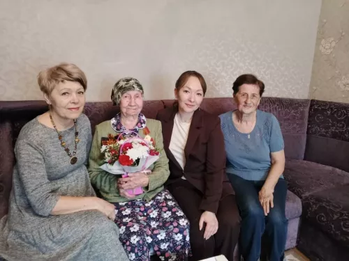 В Заинске ветераны, пережившие ужасы концлагерей, приняли цветы и слова благодарности