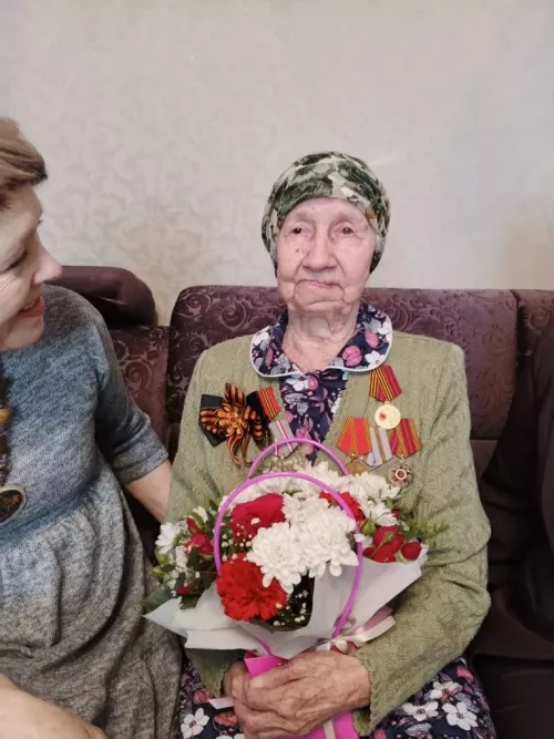 В Заинске ветераны, пережившие ужасы концлагерей, приняли цветы и слова благодарности
