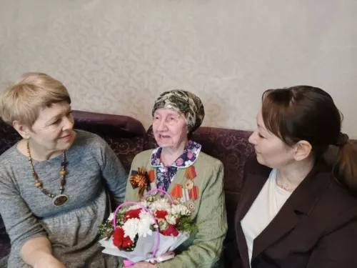 В Заинске ветераны, пережившие ужасы концлагерей, приняли цветы и слова благодарности
