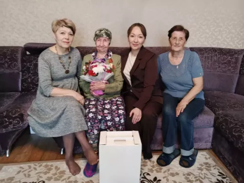 В Заинске ветераны, пережившие ужасы концлагерей, приняли цветы и слова благодарности