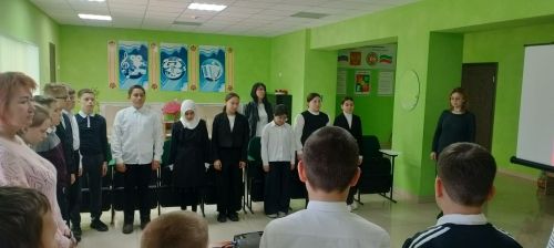 Урок мужества: школьникам рассказали о героях СВО и волонтерах