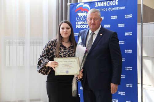 Муниципальным служащим Заинского района вручили награды в честь профессионального праздника