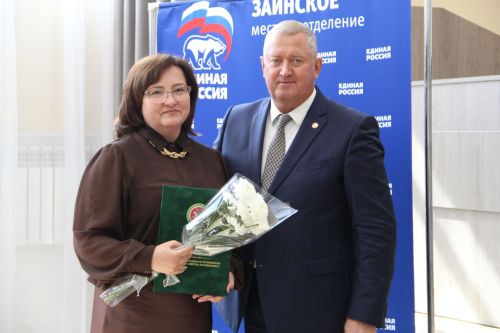 Муниципальным служащим Заинского района вручили награды в честь профессионального праздника