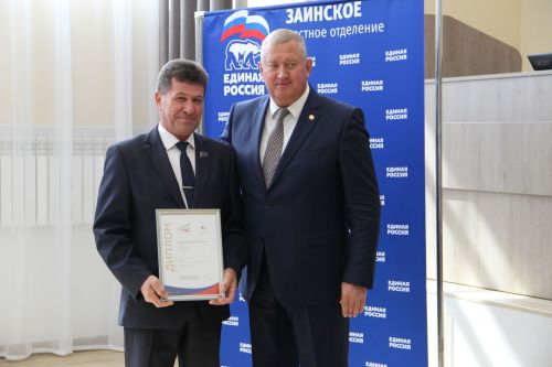 Муниципальным служащим Заинского района вручили награды в честь профессионального праздника