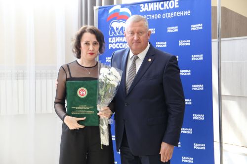 Муниципальным служащим Заинского района вручили награды в честь профессионального праздника