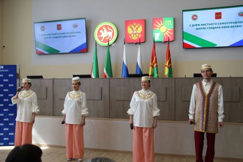 Муниципальным служащим Заинского района вручили награды в честь профессионального праздника