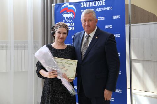 Муниципальным служащим Заинского района вручили награды в честь профессионального праздника