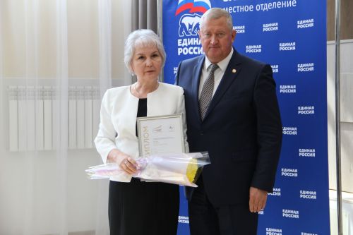 Муниципальным служащим Заинского района вручили награды в честь профессионального праздника