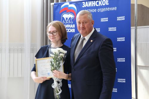 Муниципальным служащим Заинского района вручили награды в честь профессионального праздника