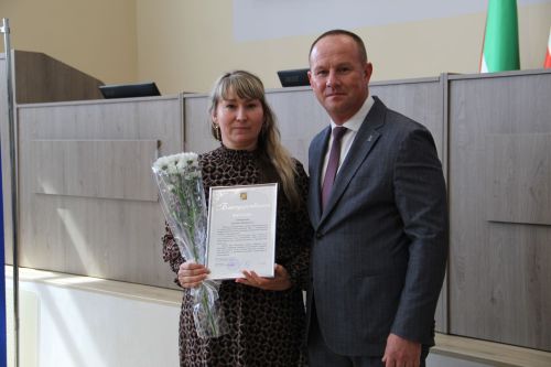 Муниципальным служащим Заинского района вручили награды в честь профессионального праздника