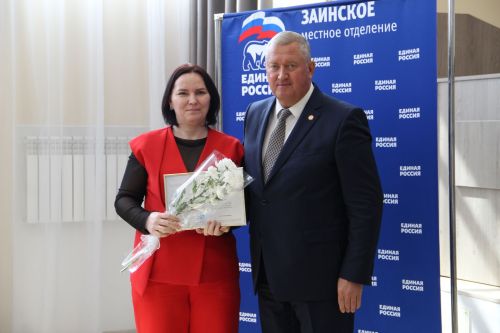 Муниципальным служащим Заинского района вручили награды в честь профессионального праздника