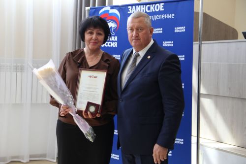 Муниципальным служащим Заинского района вручили награды в честь профессионального праздника