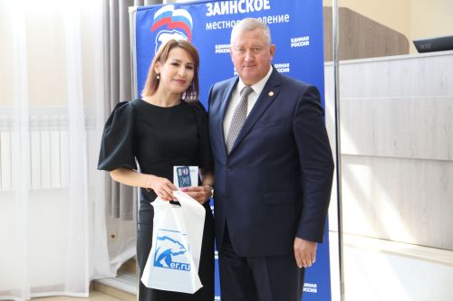 Муниципальным служащим Заинского района вручили награды в честь профессионального праздника